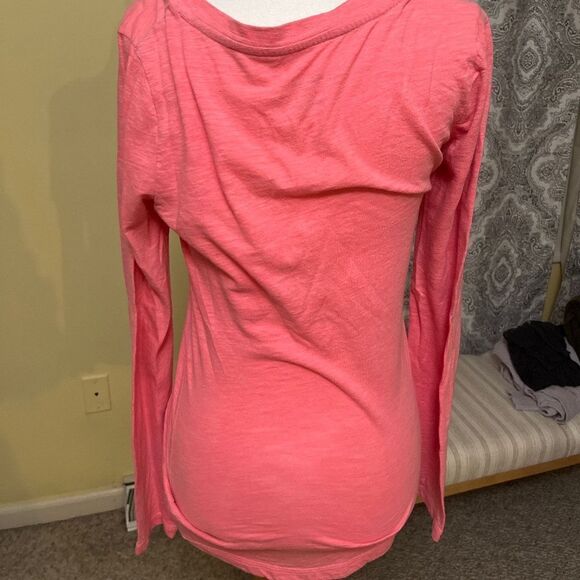 5/$25 Mossimo Hot Neon Pink V-Neck Long Sleeve Tee SMALL - Picture 2 of 2